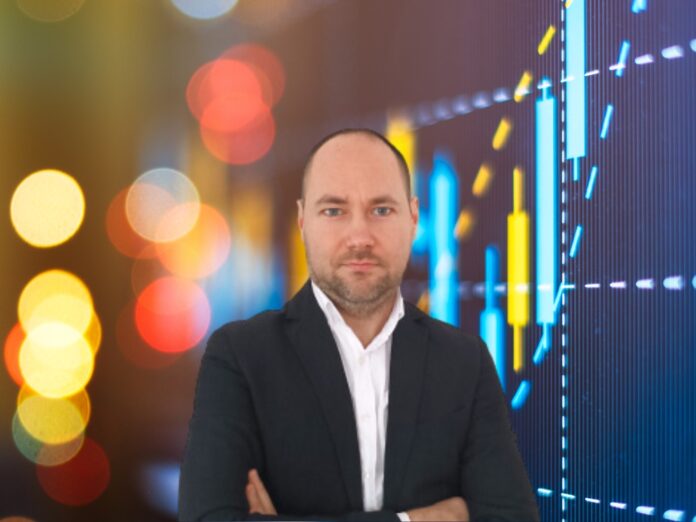 Dragos Movila, analista finanziario